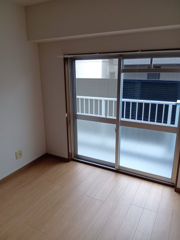 練馬区南大泉６丁目の賃貸マンションの洋室|約5帖の洋室も南向き！