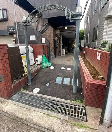ニシノビルのエントランス