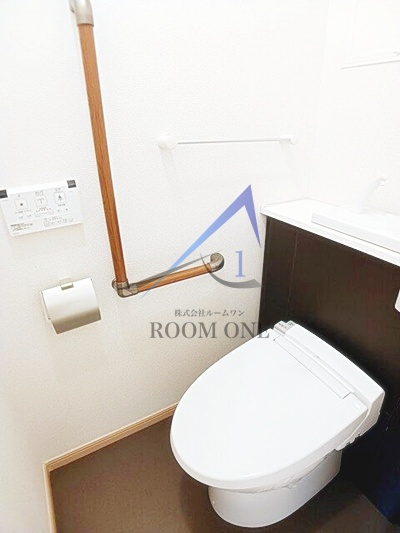ｕｎ　ｄｅｕｘ　ｔｒｏｉｓのトイレ|トイレです。