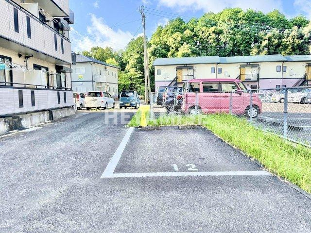 ホームタウン若葉Aの駐車場