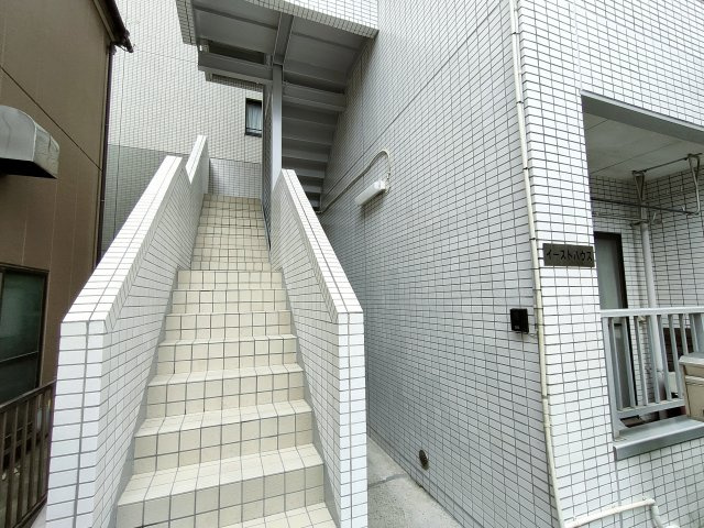 イーストハウスのエントランス