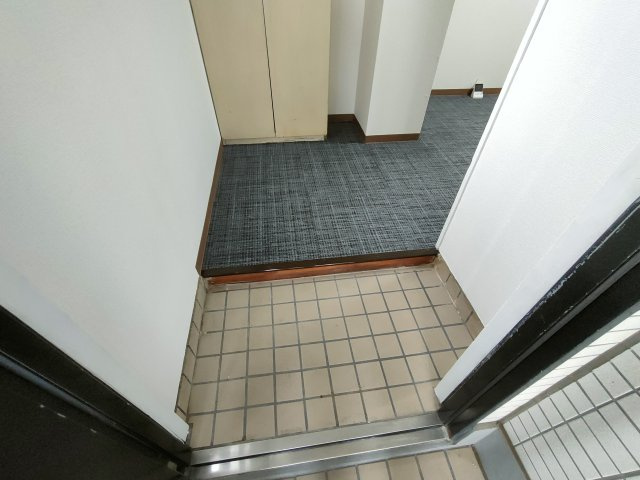 イーストハウスの玄関