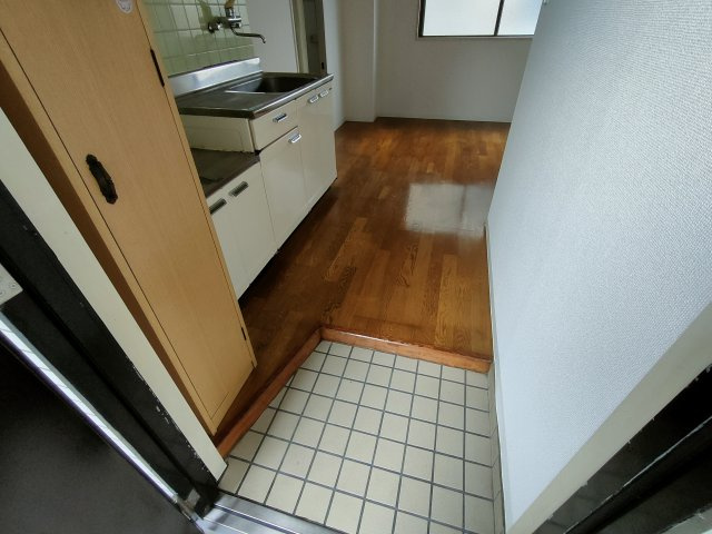 イーストハウスの玄関