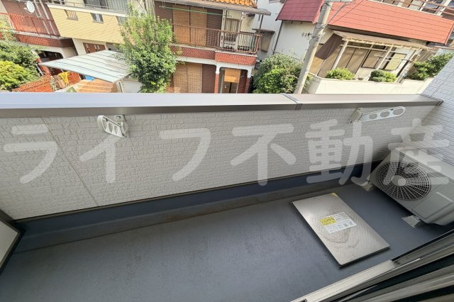 クリエオーレ東石切町のバルコニー|外からの目が気にならないバルコニーで洗濯物が干せます