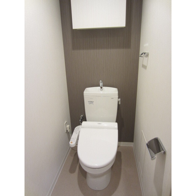 横浜市磯子区森１丁目の賃貸マンションのトイレ