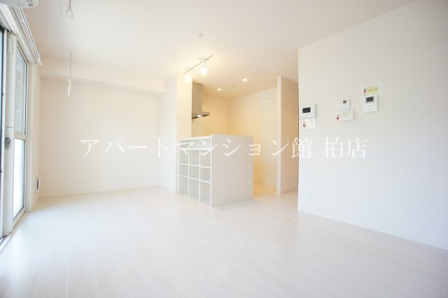 フェリス酒井根　Ⅰ の居間・リビング