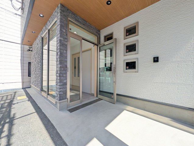 ２４０ＢＬＤＧ.（ニシオビル）のエントランス