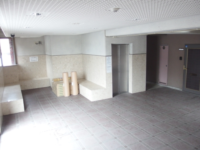 天神山マンションⅠ号館のロビー