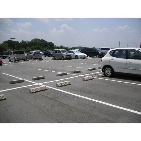 天神山マンションⅠ号館の駐車場