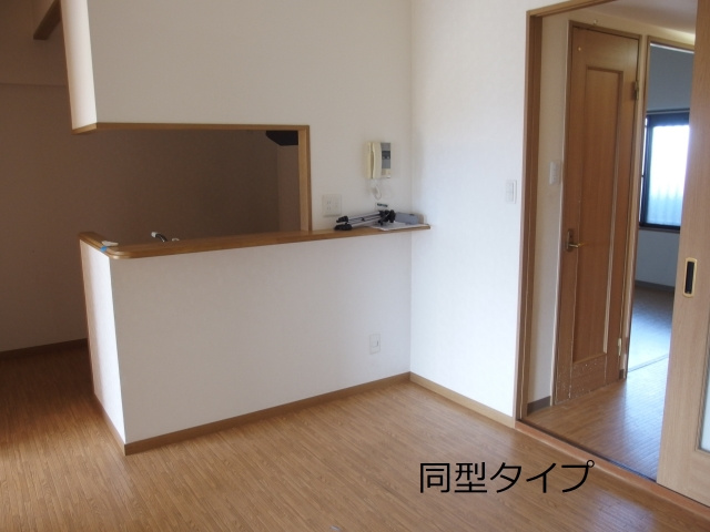 天神山マンションⅠ号館の居間・リビング