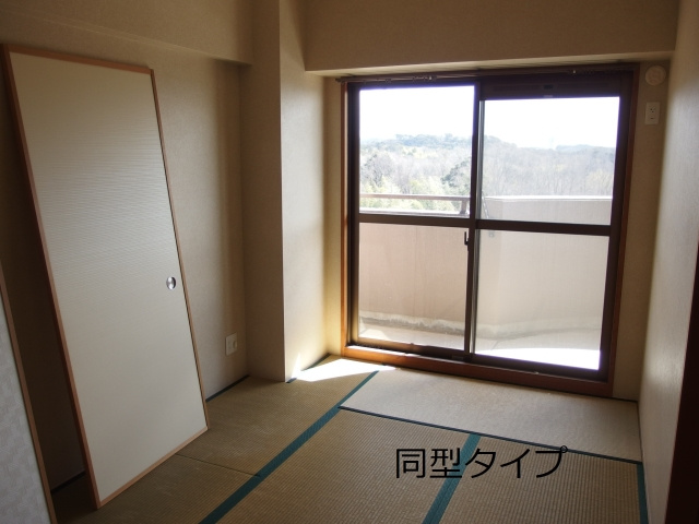 天神山マンションⅠ号館の居間・リビング
