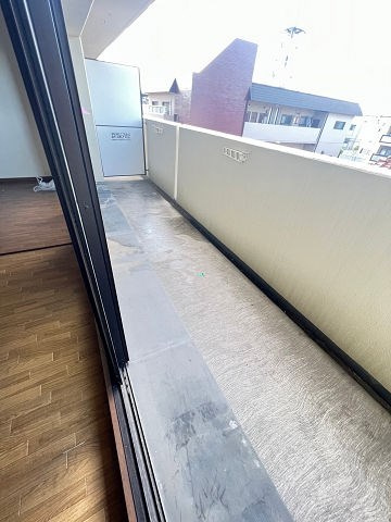 尼崎市南塚口町１丁目の賃貸マンションのバルコニー