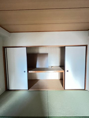 尼崎市南塚口町１丁目の賃貸マンションの収納