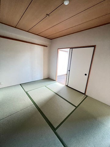 尼崎市南塚口町１丁目の賃貸マンションの和室