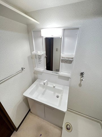 尼崎市南塚口町１丁目の賃貸マンションの洗面所