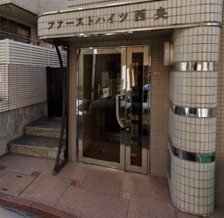 杉並区南荻窪４丁目の賃貸マンションのエントランス