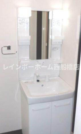 グラジーエ大久保の独立洗面台