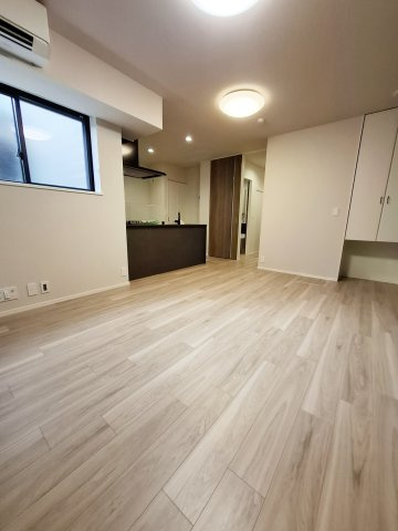 WING　TOWA　MAISONの居間・リビング