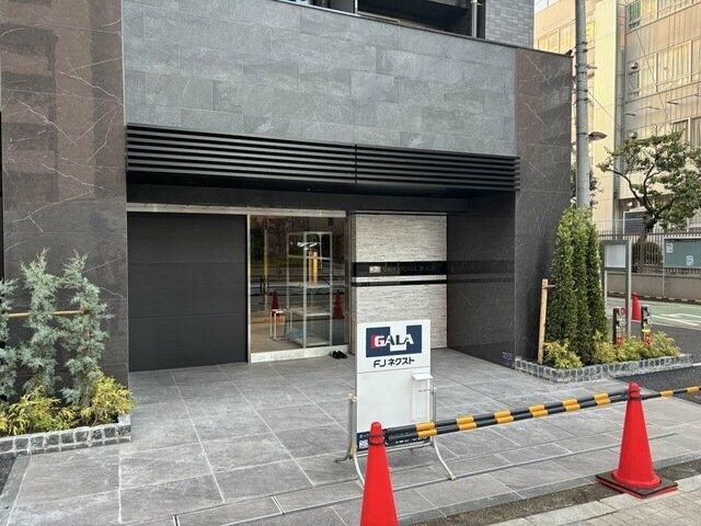 江東区東砂２丁目の賃貸マンションのエントランス