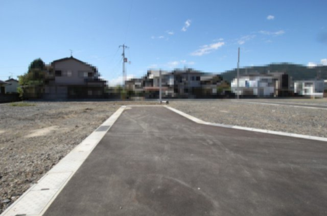土佐市蓮池Ⅲ　9号地　建築条件なし　売土地（全9区画）の前面道路含む現地写真|前面道路　北側　
9号地　土地面積　187.09㎡（約56.59坪）