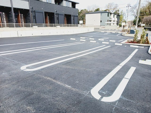 ラピスールの駐車場