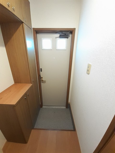 グリーンヒル山下 Aの玄関|明るい玄関です