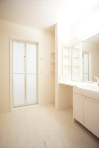 【洗面所】 | バードネイチャーC棟 | ※同物件・反転タイプの写真です。