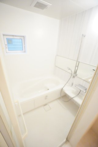 【浴室】 | バードネイチャーC棟 | ※同物件・反転タイプの写真です。