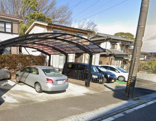 千足町神明堂戸建の駐車場