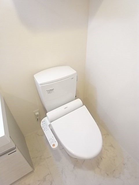 尼崎市昭和南通３丁目の賃貸マンションのトイレ