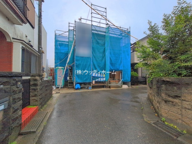 越谷市増森1期　新築一戸建ての前面道路含む現地写真