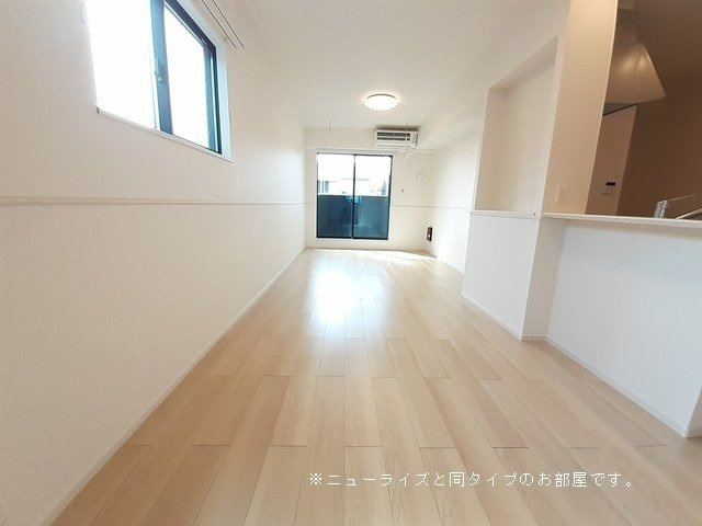 ラルーチェ川島の居間・リビング