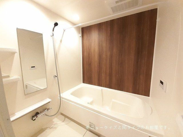 ラルーチェ川島の浴室
