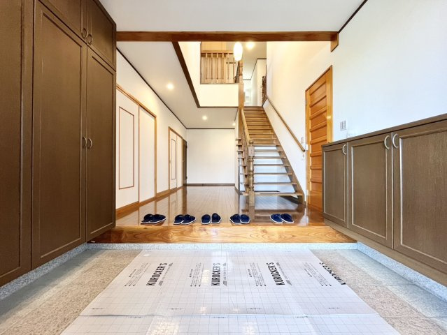 下妻市下妻丙-5 リフォーム物件　の玄関|〇玄関〇
お家の顔にもなる明るい玄関♪広々、開放感があります！
2026年9月撮影