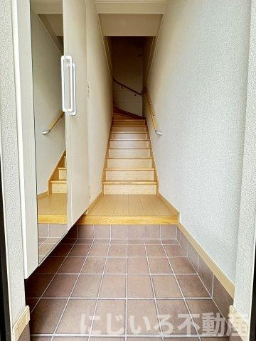 ジュネスBの玄関