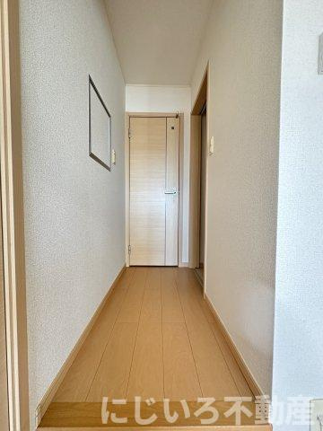 ジュネスBの玄関