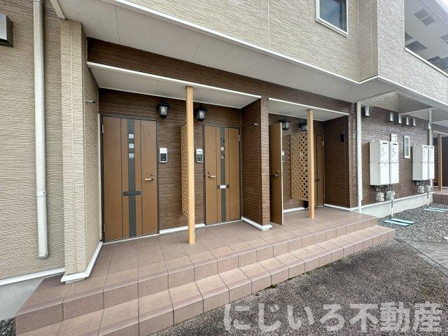ジュネスBのエントランス