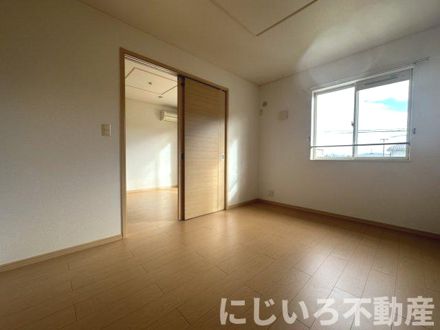 ジュネスBの寝室