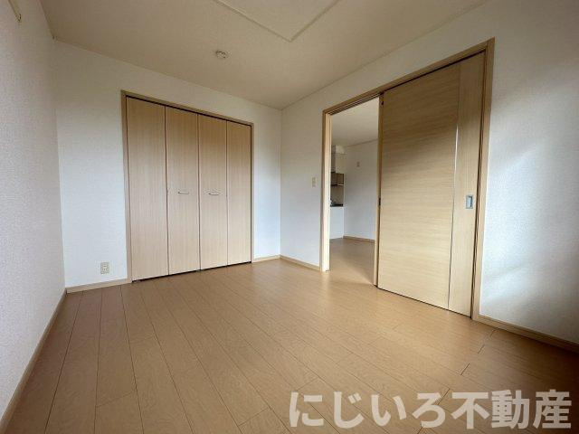 ジュネスBの寝室