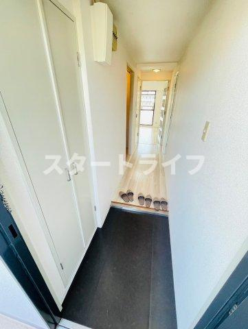 大阪市淀川区木川東２丁目の賃貸マンションの玄関