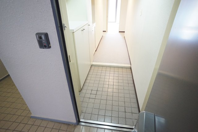 ユニベール宝塚の玄関