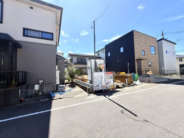 越谷市宮前１期１号棟　新築戸建の外観|家の安全を支える大切な基礎工事の様子。強度と耐久性に優れた安心の構造でしっかりと施工しています。