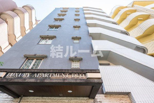 新宿区西五軒町の賃貸マンションの外観
