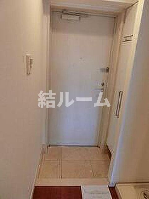 新宿区西五軒町の賃貸マンションの玄関