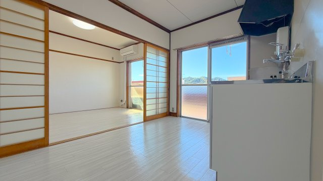 大岡団地N12の居間・リビング