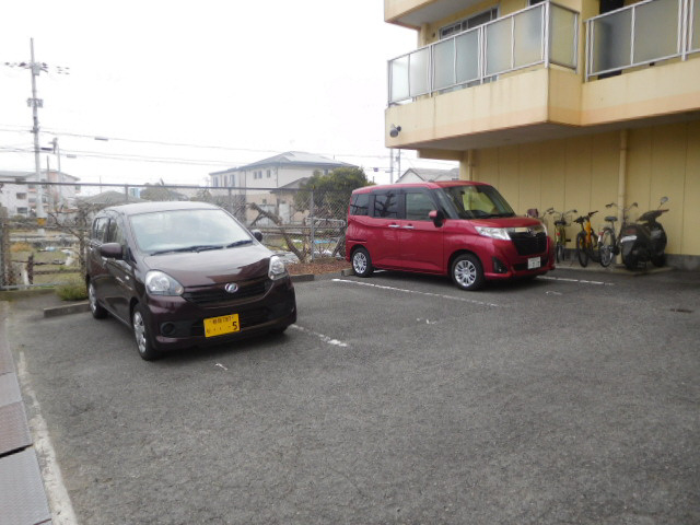 龍宮ハイツの駐車場