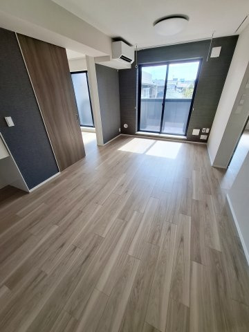 WING　TOWA　MAISONの居間・リビング
