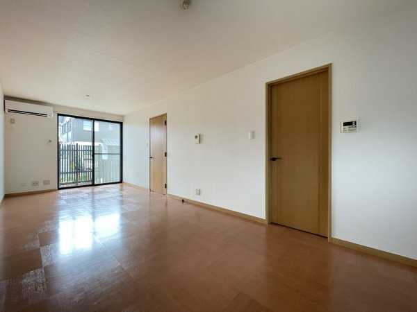 ビートルタウン アルル街E棟の居間・リビング
