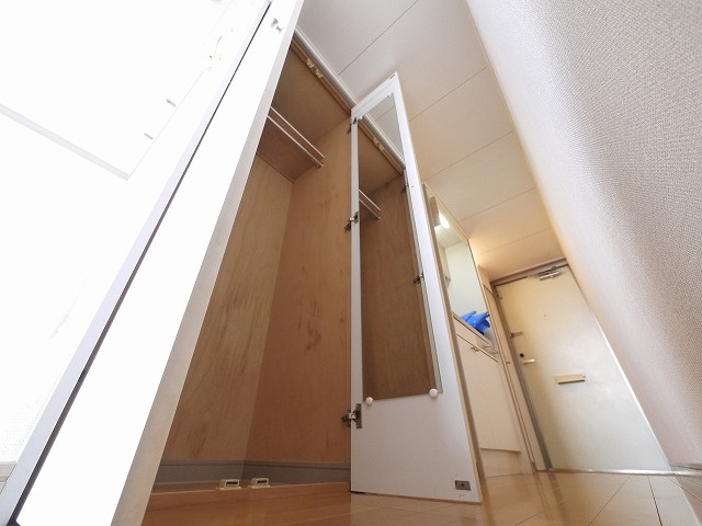 レオパレストミタⅡの収納|たっぷりとした収納スペースです