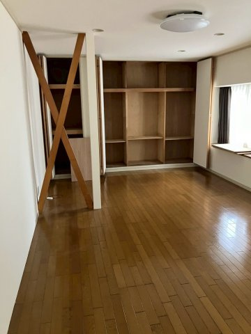 町田市金森１丁目の一戸建ての居間・リビング